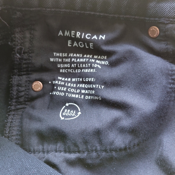 American Eagle Outfitters Women's High Rise Distressed Black Mom Jeans - Picture 8 of 9